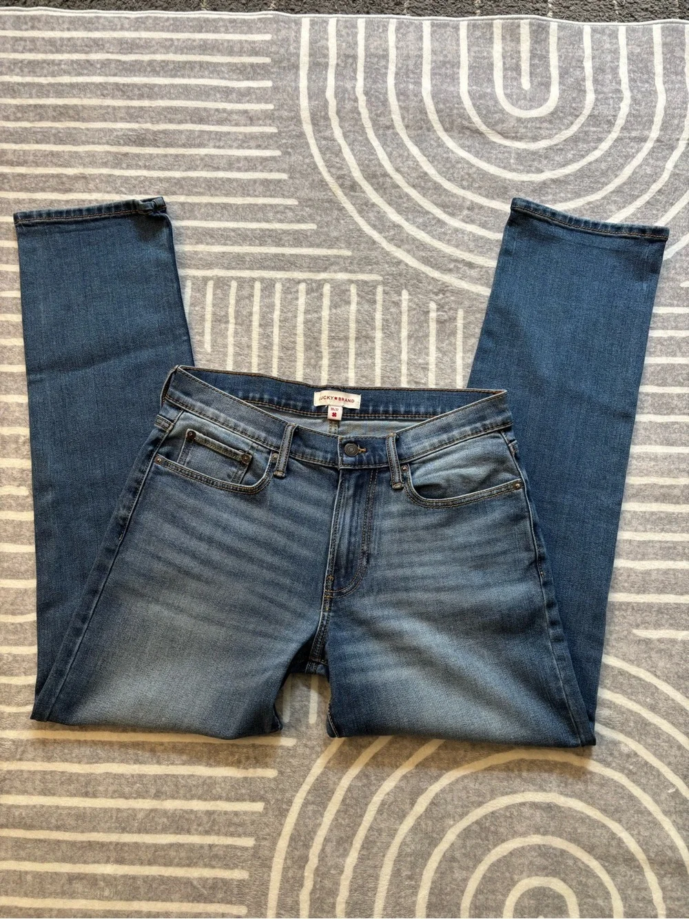 Lucky Brand Jeans, Vintage Straight, 30x32, W30, L32, Medium Blue Wash Denim